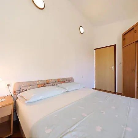 Appartamento Lovely In With Wifi Preko